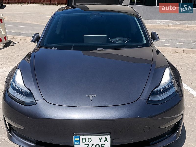 Tesla Model 3 2020