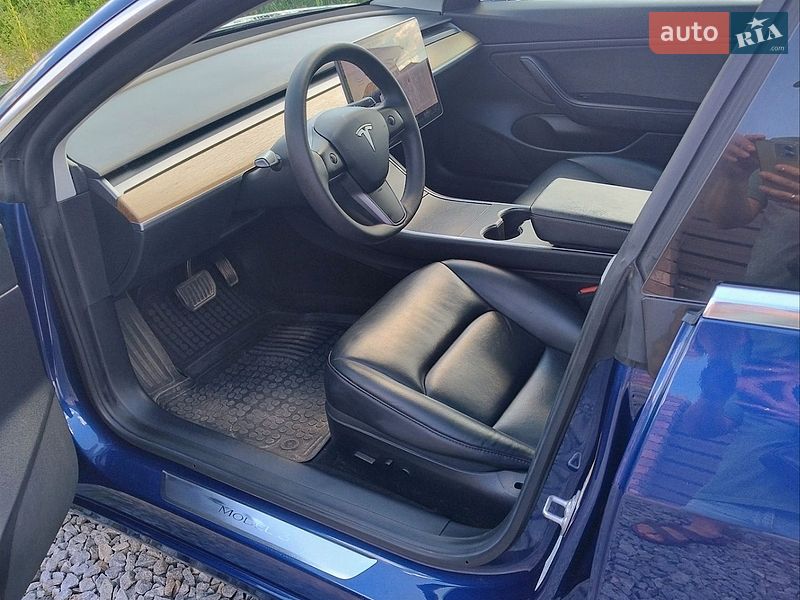 Седан Tesla Model 3 2020 в Житомире