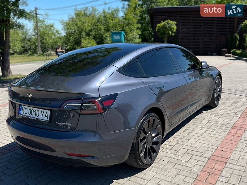 Седан Tesla Model 3 2023 в Золочеве