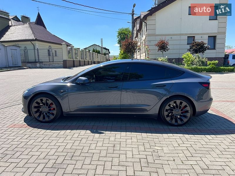 Седан Tesla Model 3 2023 в Золочеве