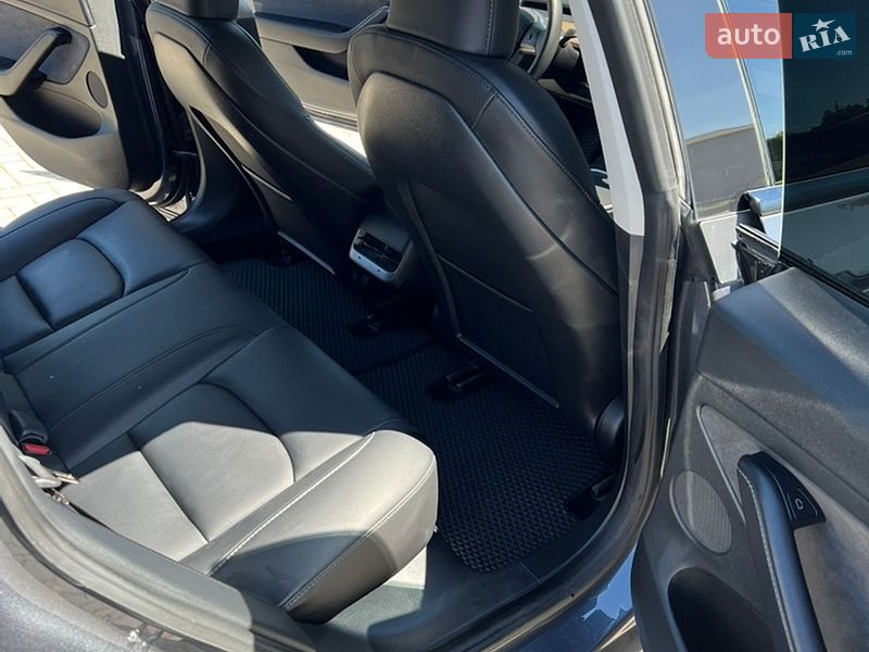 Седан Tesla Model 3 2023 в Золочеве