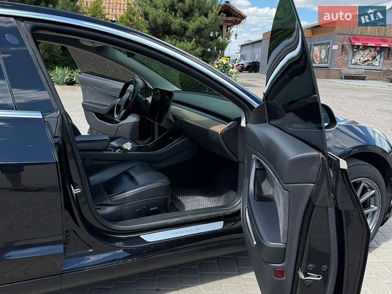Седан Tesla Model 3 2018 в Одессе