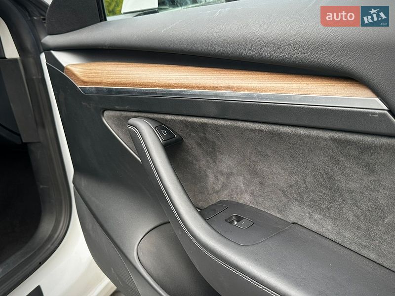 Седан Tesla Model 3 2022 в Вінниці