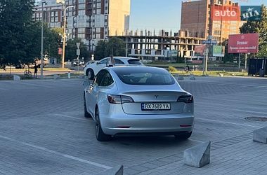 Седан Tesla Model 3 2018 в Ровно