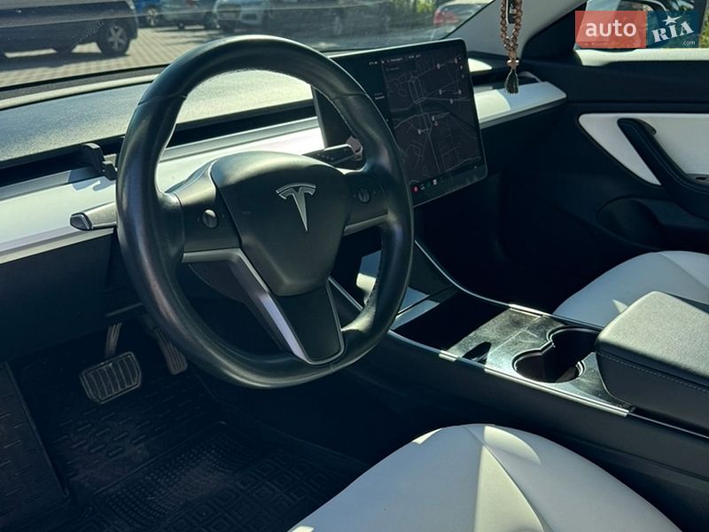 Седан Tesla Model 3 2019 в Кропивницком