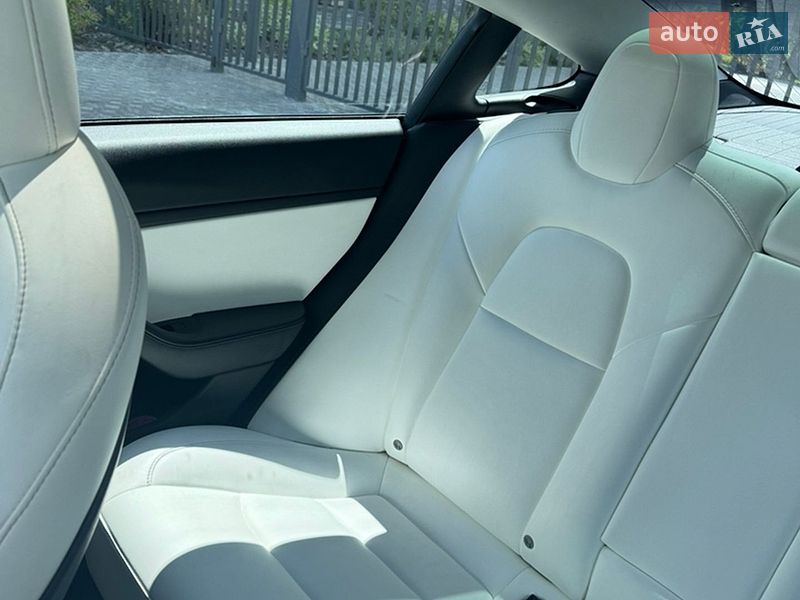 Седан Tesla Model 3 2019 в Кропивницком