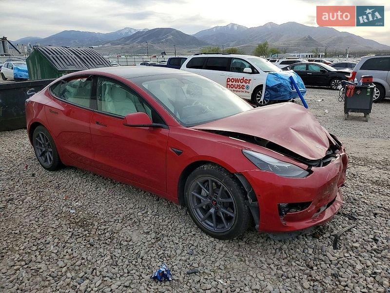 Седан Tesla Model 3 2021 в Виннице