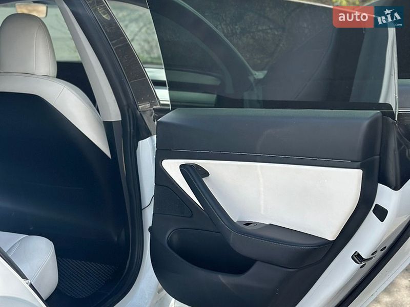 Седан Tesla Model 3 2019 в Луцьку