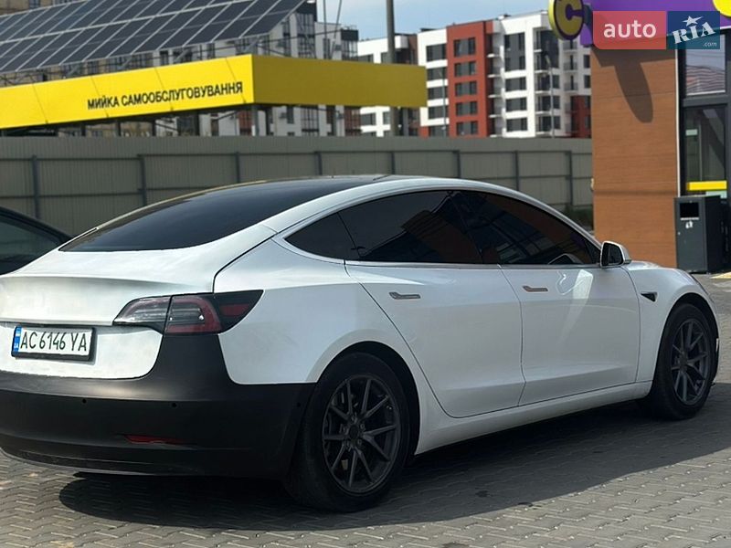Седан Tesla Model 3 2019 в Луцьку