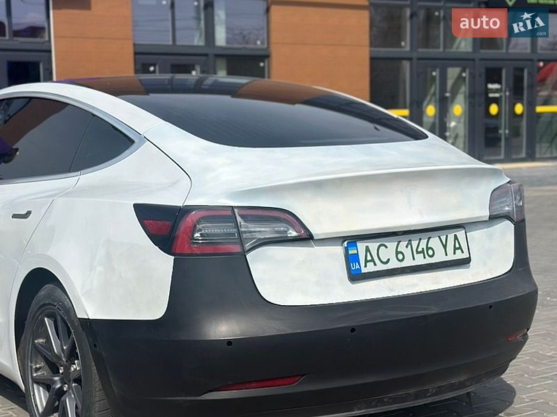 Седан Tesla Model 3 2019 в Луцьку