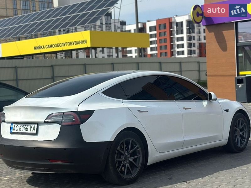 Седан Tesla Model 3 2019 в Луцьку