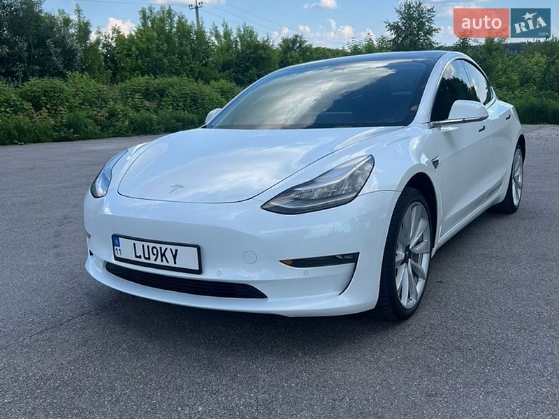 Седан Tesla Model 3 2020 в Житомире
