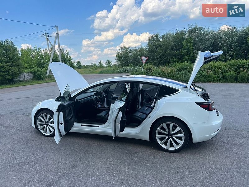 Седан Tesla Model 3 2020 в Житомире