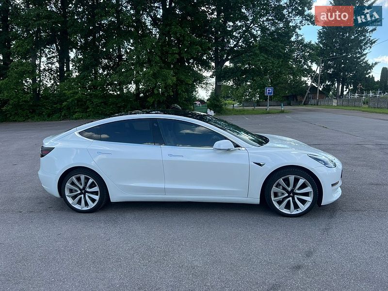 Седан Tesla Model 3 2020 в Житомире