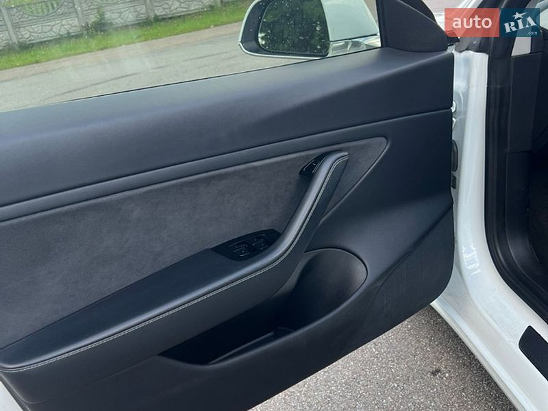 Седан Tesla Model 3 2020 в Житомире
