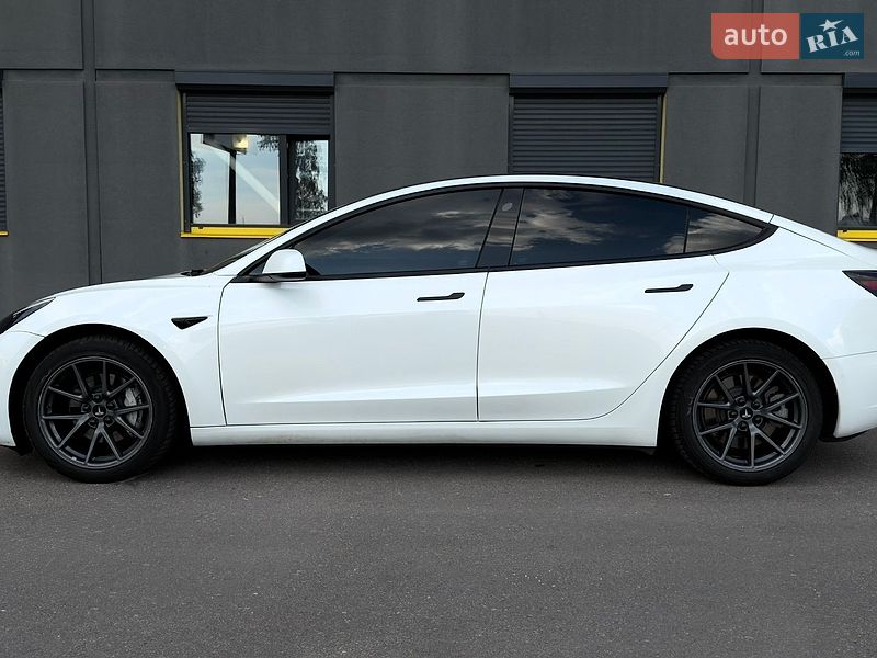 Седан Tesla Model 3 2022 в Києві