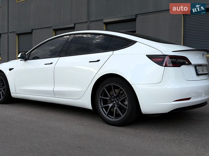 Седан Tesla Model 3 2022 в Києві