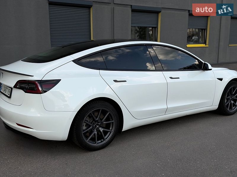 Седан Tesla Model 3 2022 в Києві