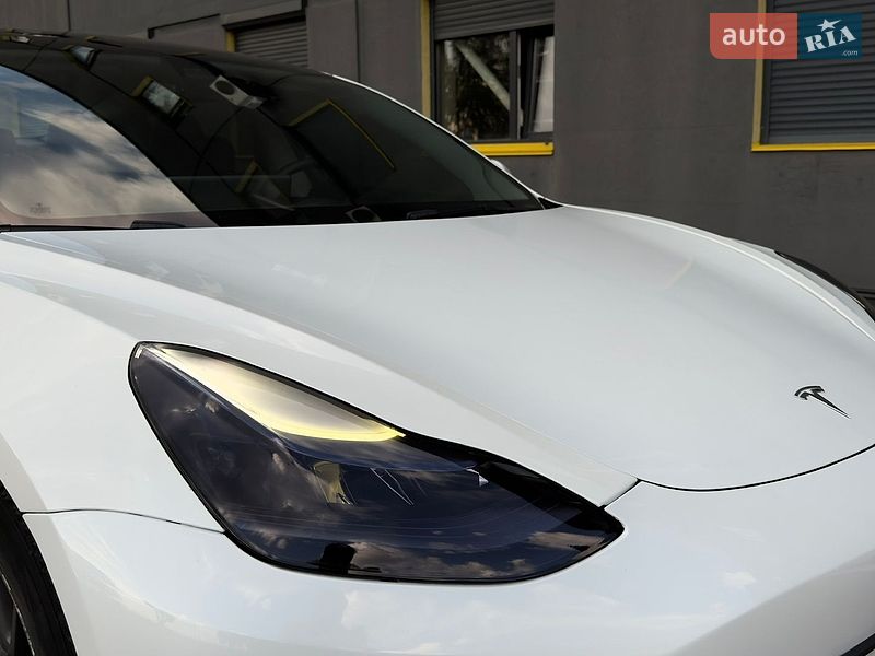 Седан Tesla Model 3 2022 в Києві