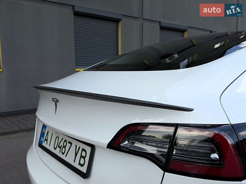 Седан Tesla Model 3 2022 в Києві