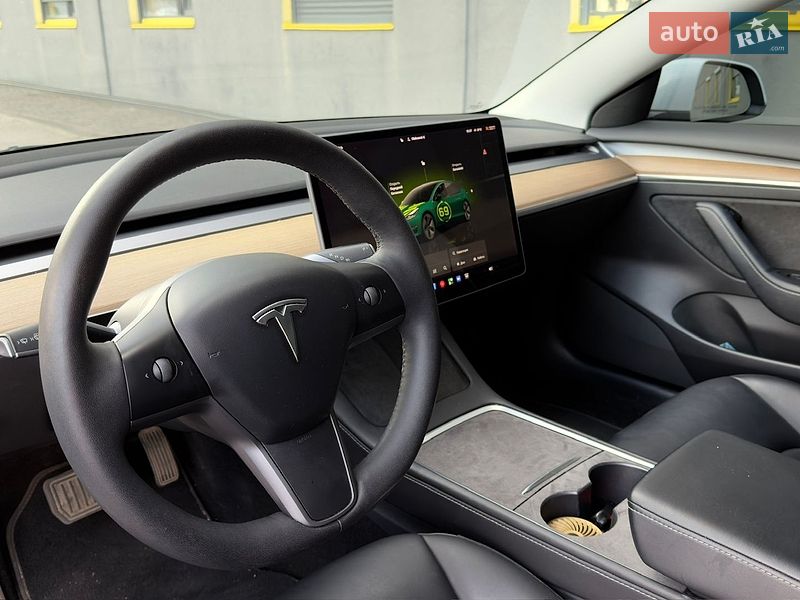 Седан Tesla Model 3 2022 в Києві