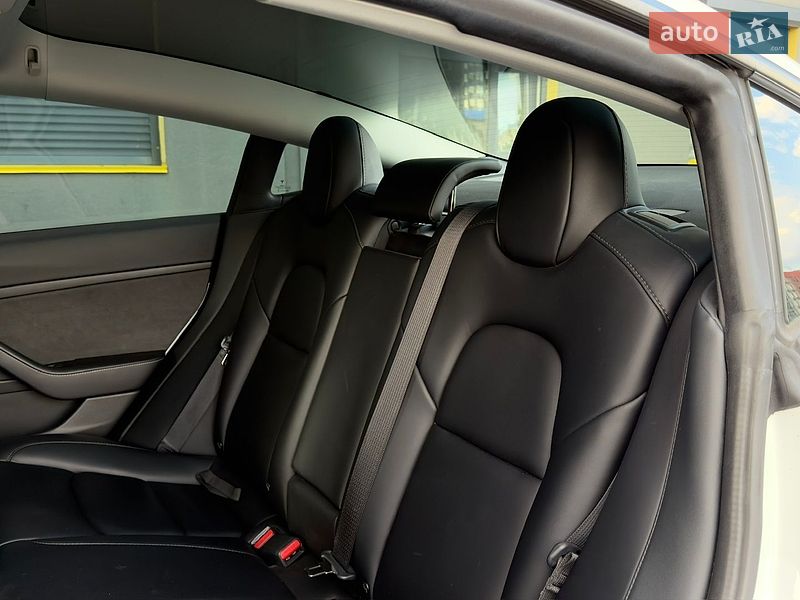 Седан Tesla Model 3 2022 в Києві