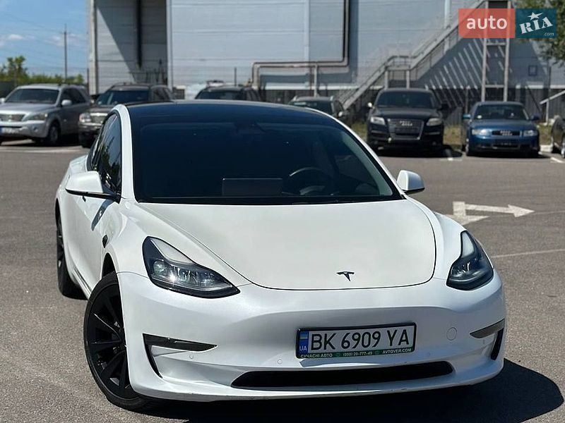 Седан Tesla Model 3 2021 в Рівному