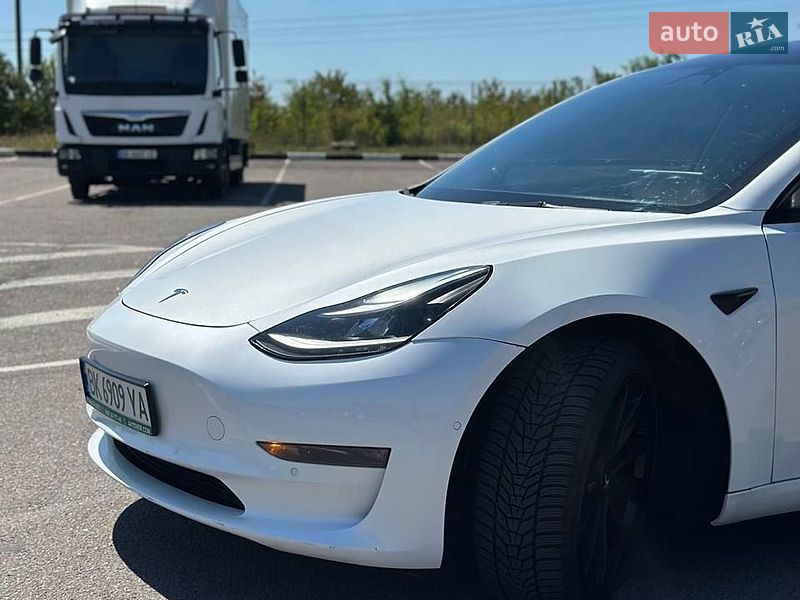 Седан Tesla Model 3 2021 в Рівному