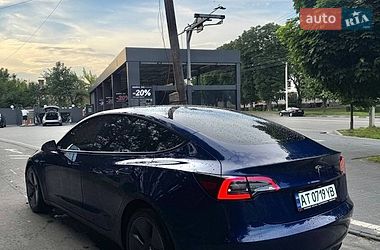 Седан Tesla Model 3 2022 в Калуші