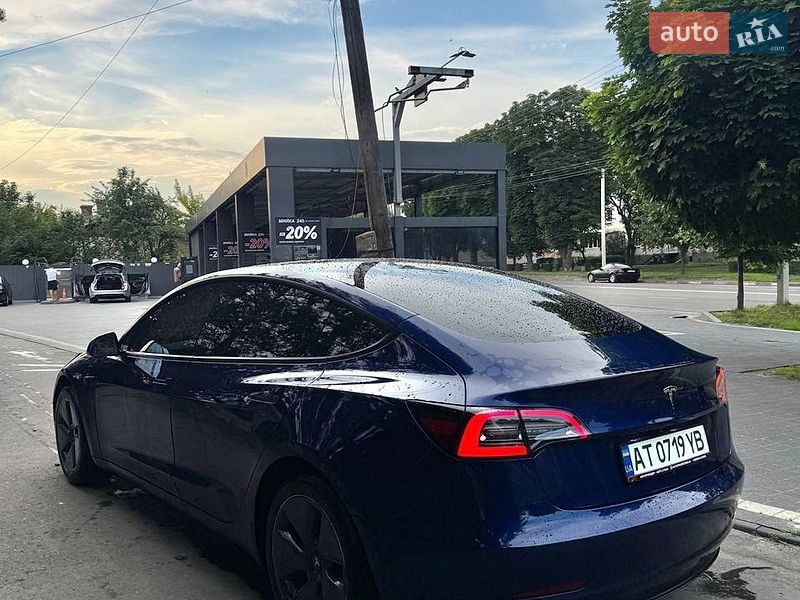 Седан Tesla Model 3 2022 в Калуші