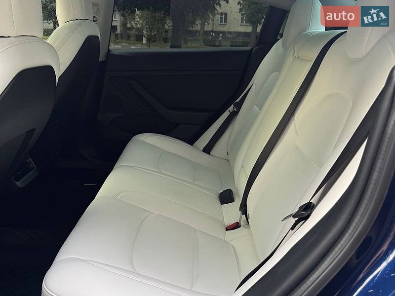 Седан Tesla Model 3 2022 в Калуші