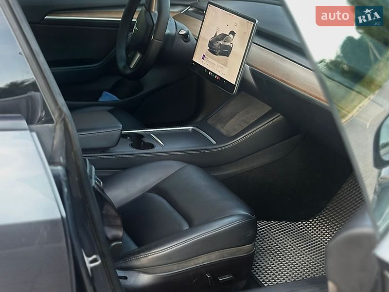 Седан Tesla Model 3 2022 в Львове
