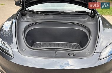 Седан Tesla Model 3 2025 в Львове