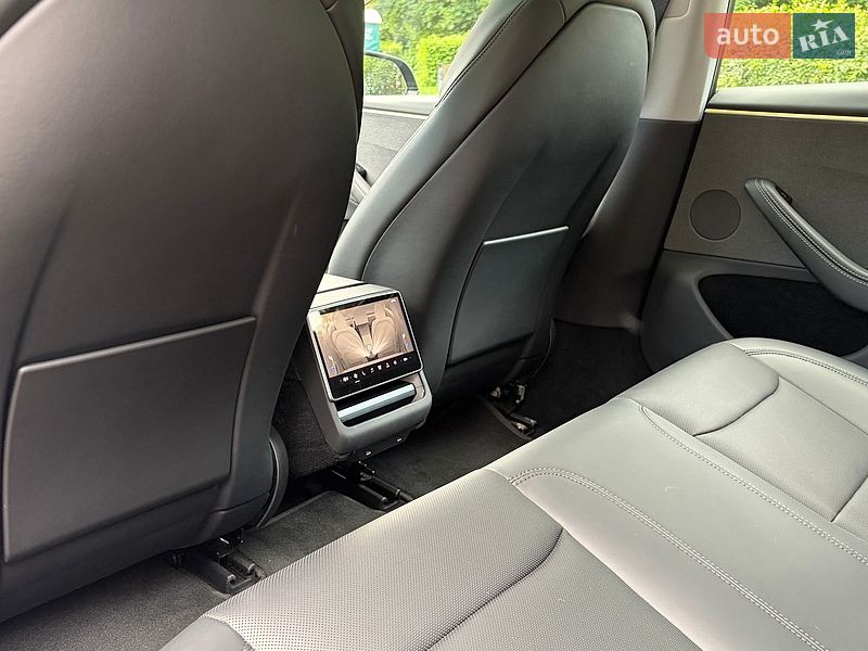 Седан Tesla Model 3 2025 в Львове
