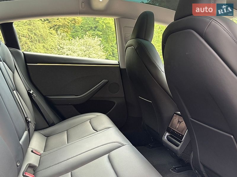 Седан Tesla Model 3 2025 в Львове