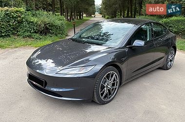 Седан Tesla Model 3 2025 в Львове