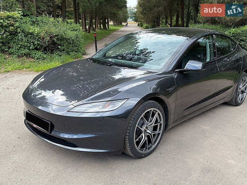 Седан Tesla Model 3 2025 в Львове