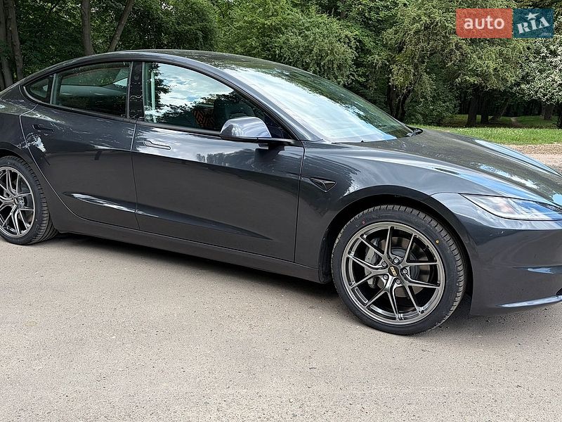 Седан Tesla Model 3 2025 в Львове
