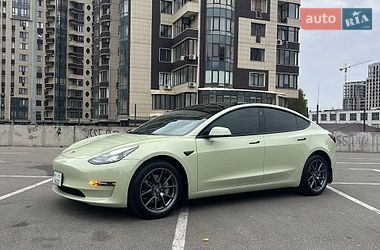 Седан Tesla Model 3 2022 в Киеве