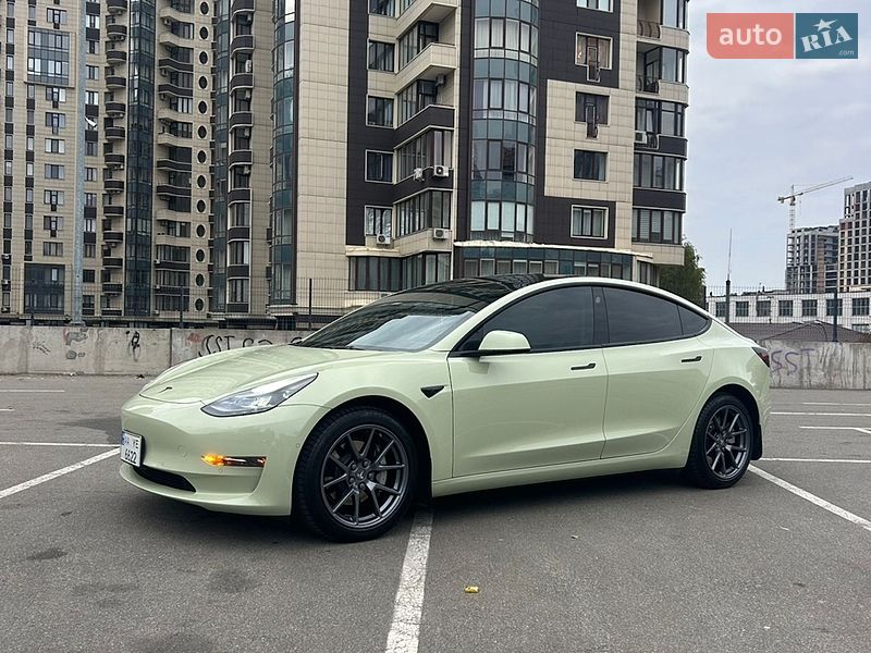 Седан Tesla Model 3 2022 в Киеве