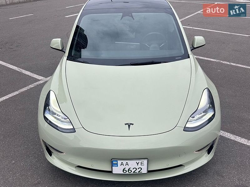 Седан Tesla Model 3 2022 в Киеве