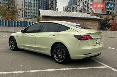 Седан Tesla Model 3 2022 в Киеве