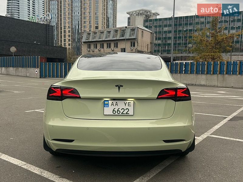 Седан Tesla Model 3 2022 в Киеве