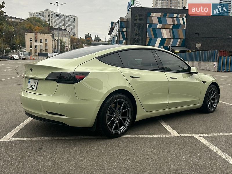 Седан Tesla Model 3 2022 в Киеве