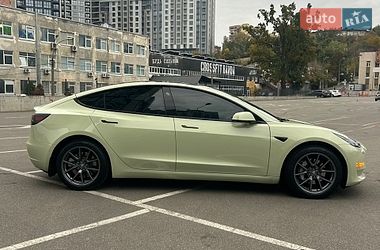 Седан Tesla Model 3 2022 в Киеве