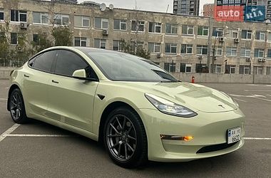 Седан Tesla Model 3 2022 в Киеве