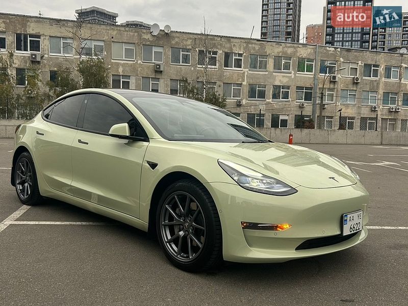 Седан Tesla Model 3 2022 в Киеве