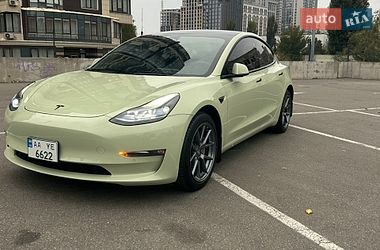 Седан Tesla Model 3 2022 в Киеве