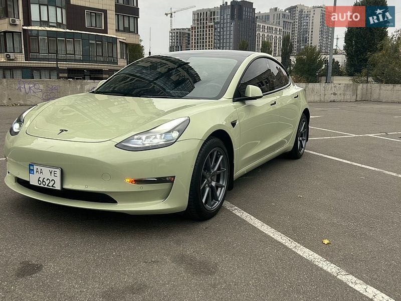 Седан Tesla Model 3 2022 в Киеве