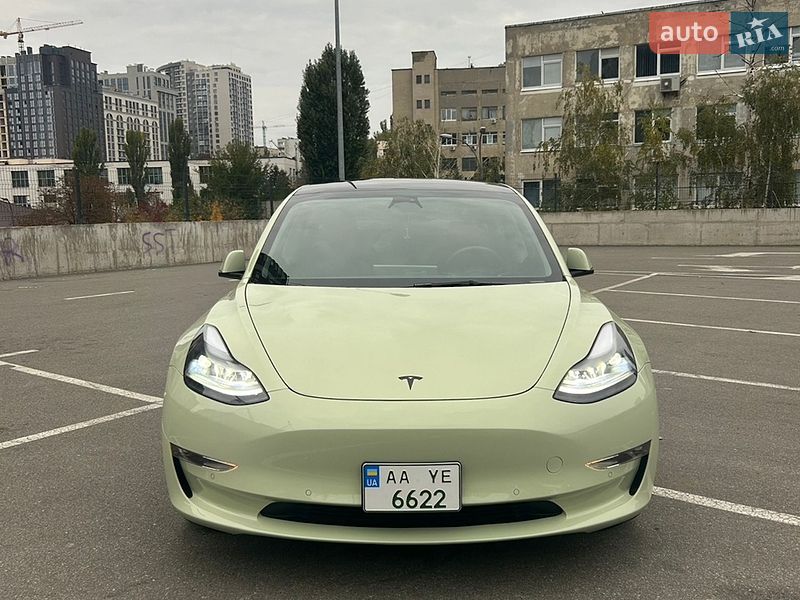 Седан Tesla Model 3 2022 в Киеве